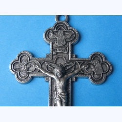Krzyż z Duchem Świętym metalowy 8 cm Nr.2